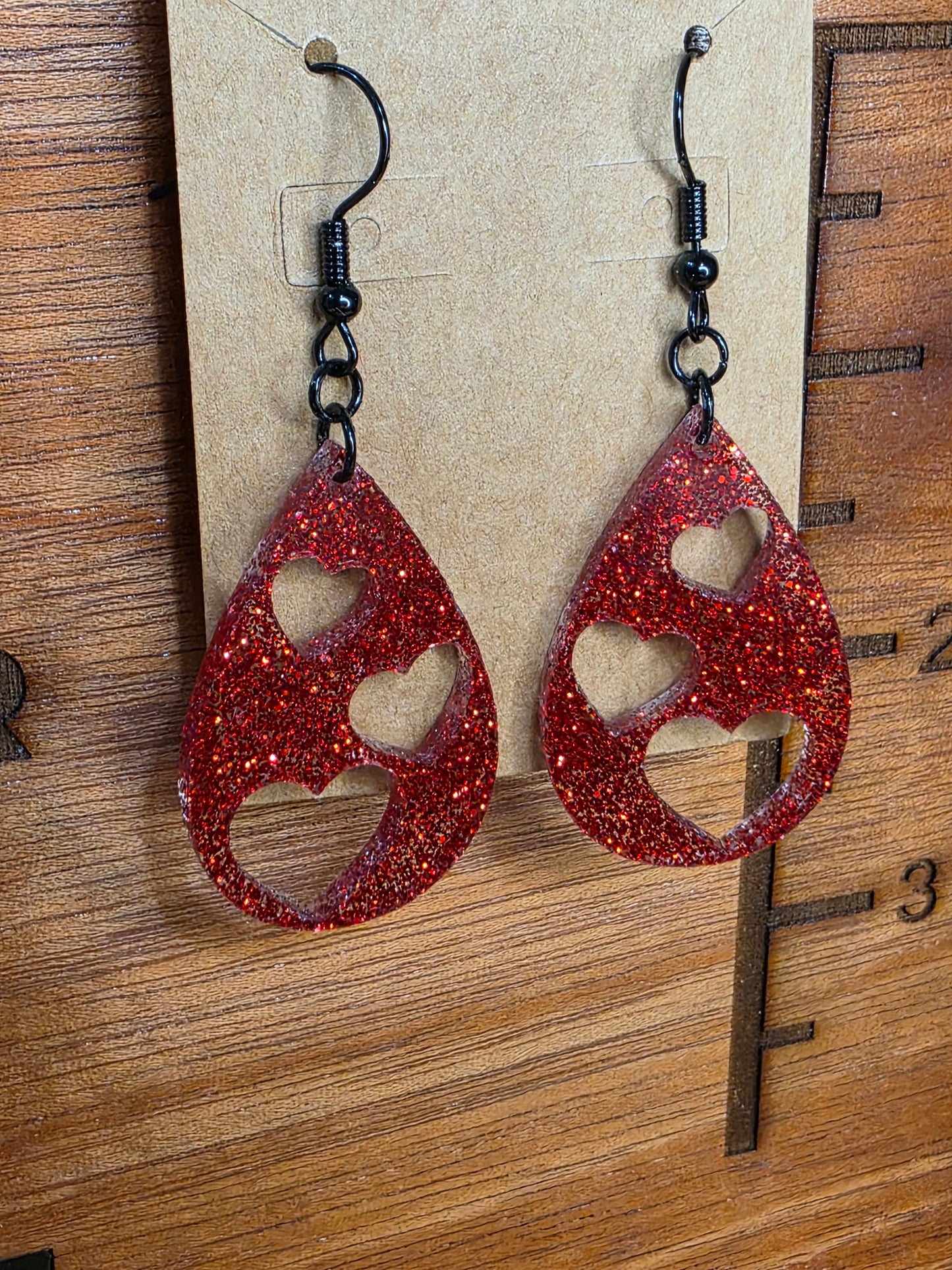 Triple heart-red glitter