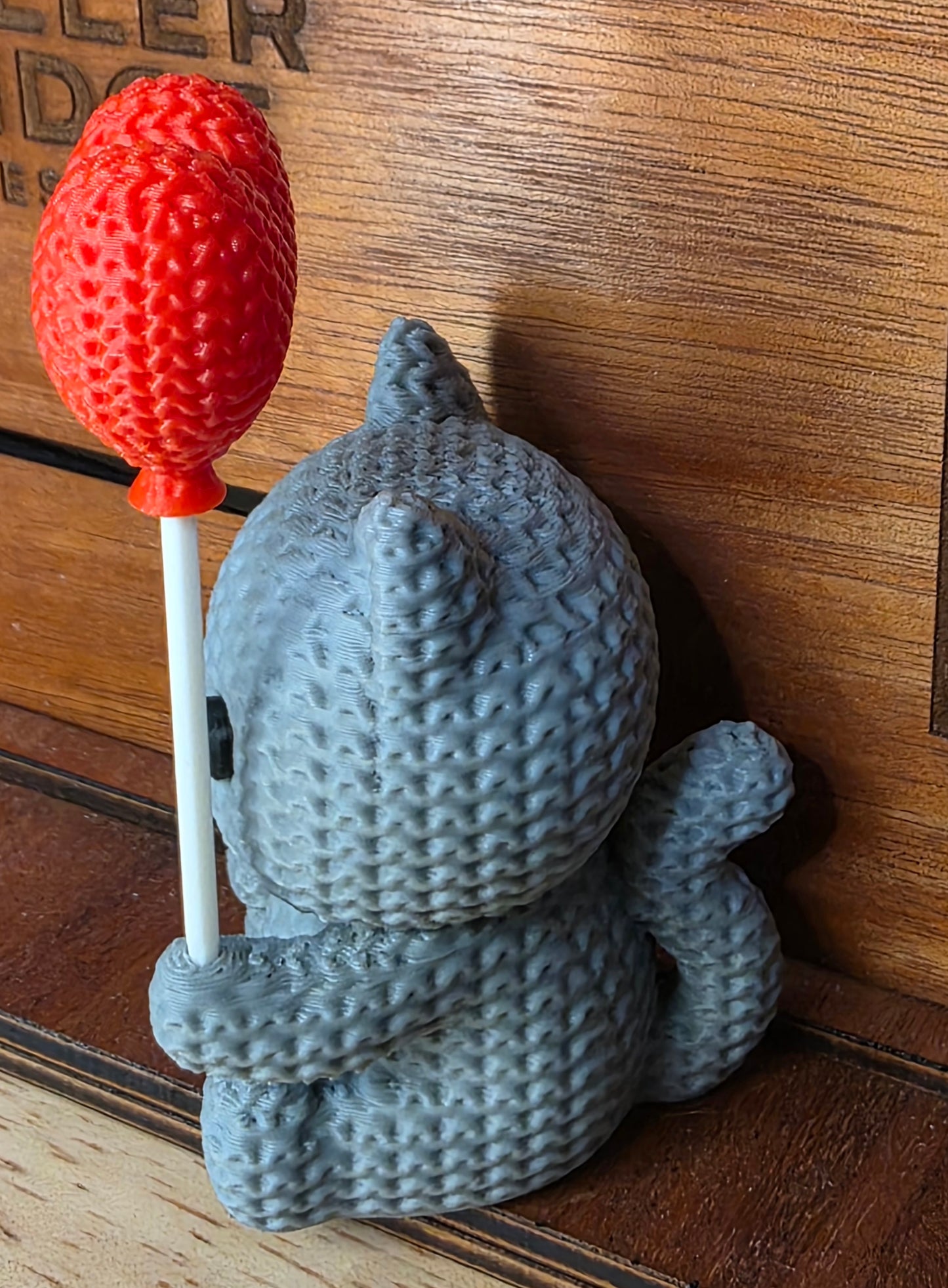 Knitted cat with balloon heart