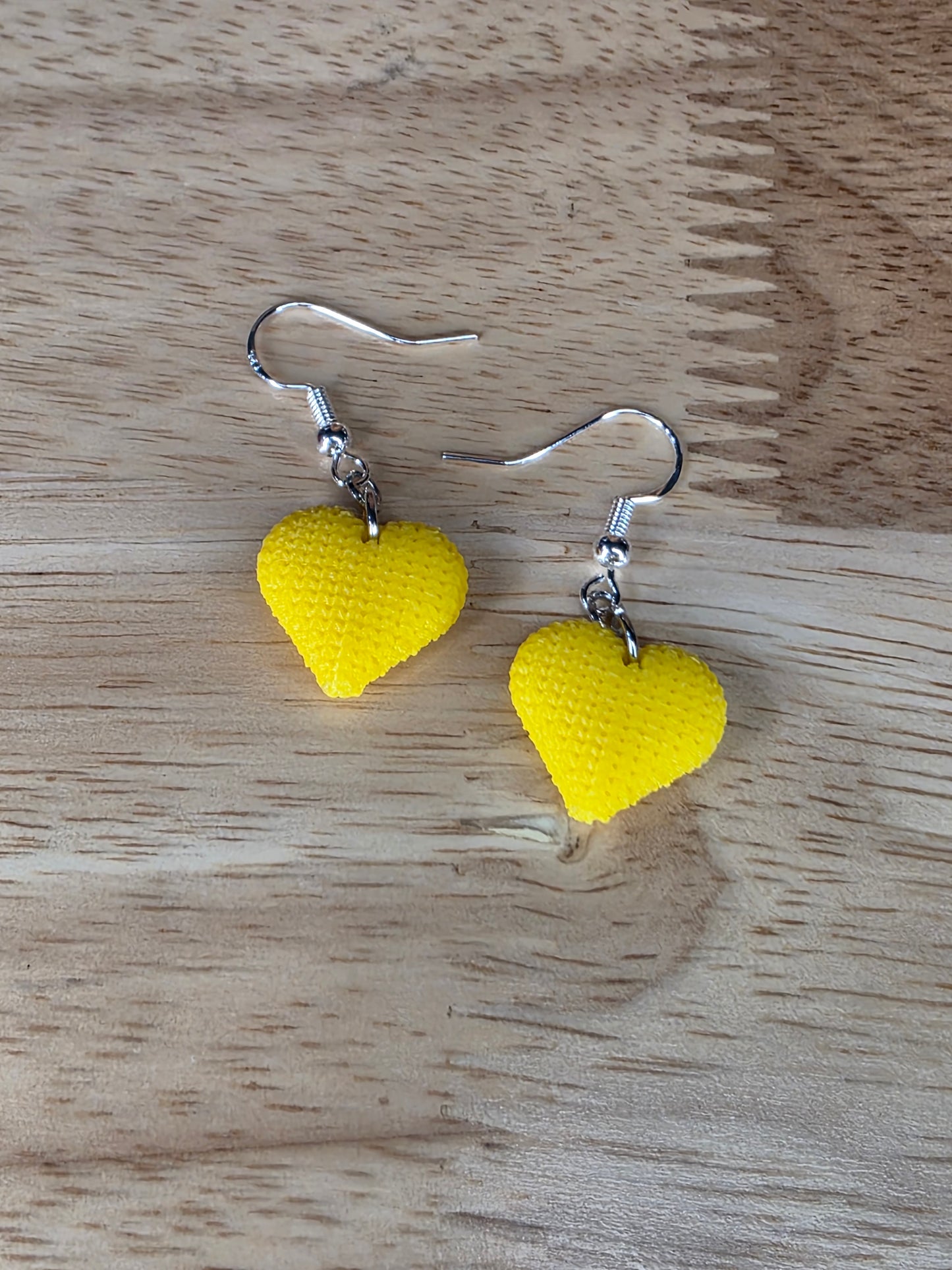 Knitted hearts (yellow)