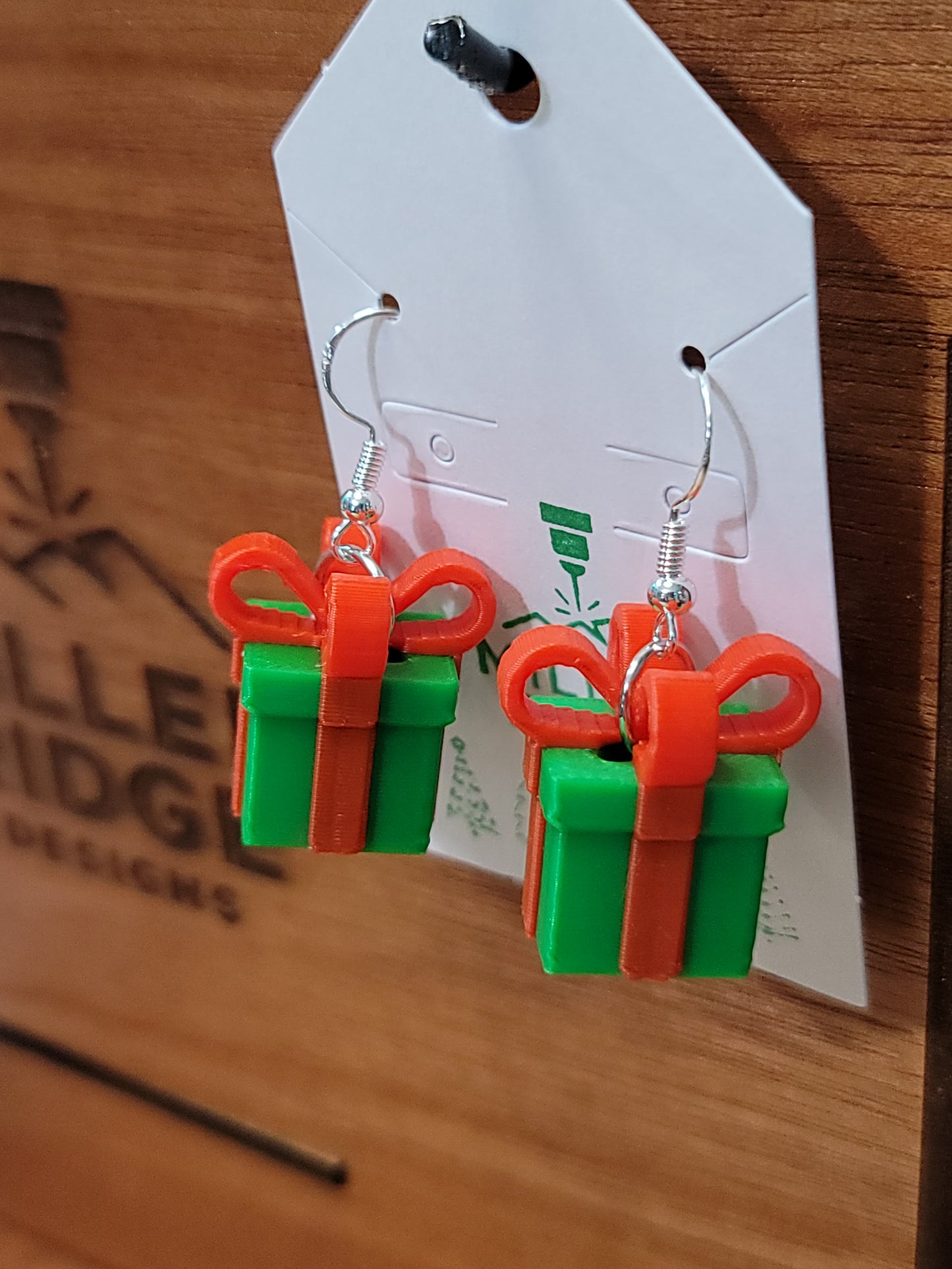 Gift wrapped presents (light green)