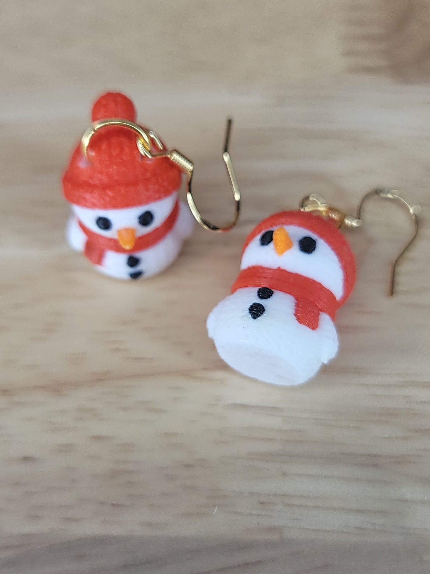 Knitted snowman (red scarf)