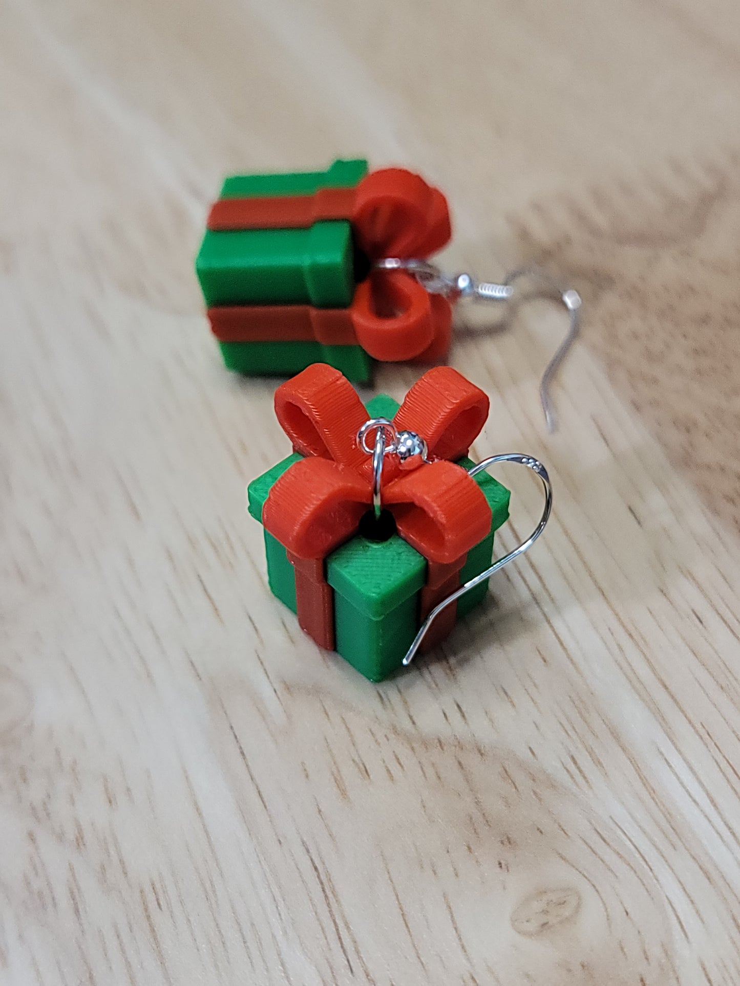 Gift wrapped presents (light green)