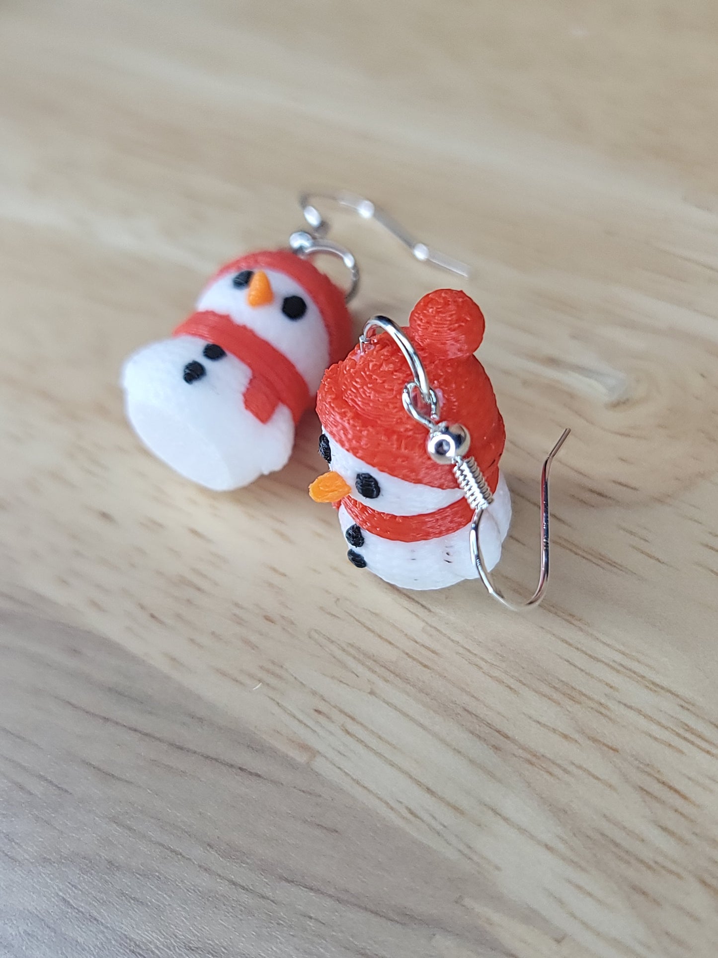 Knitted snowman (red scarf)