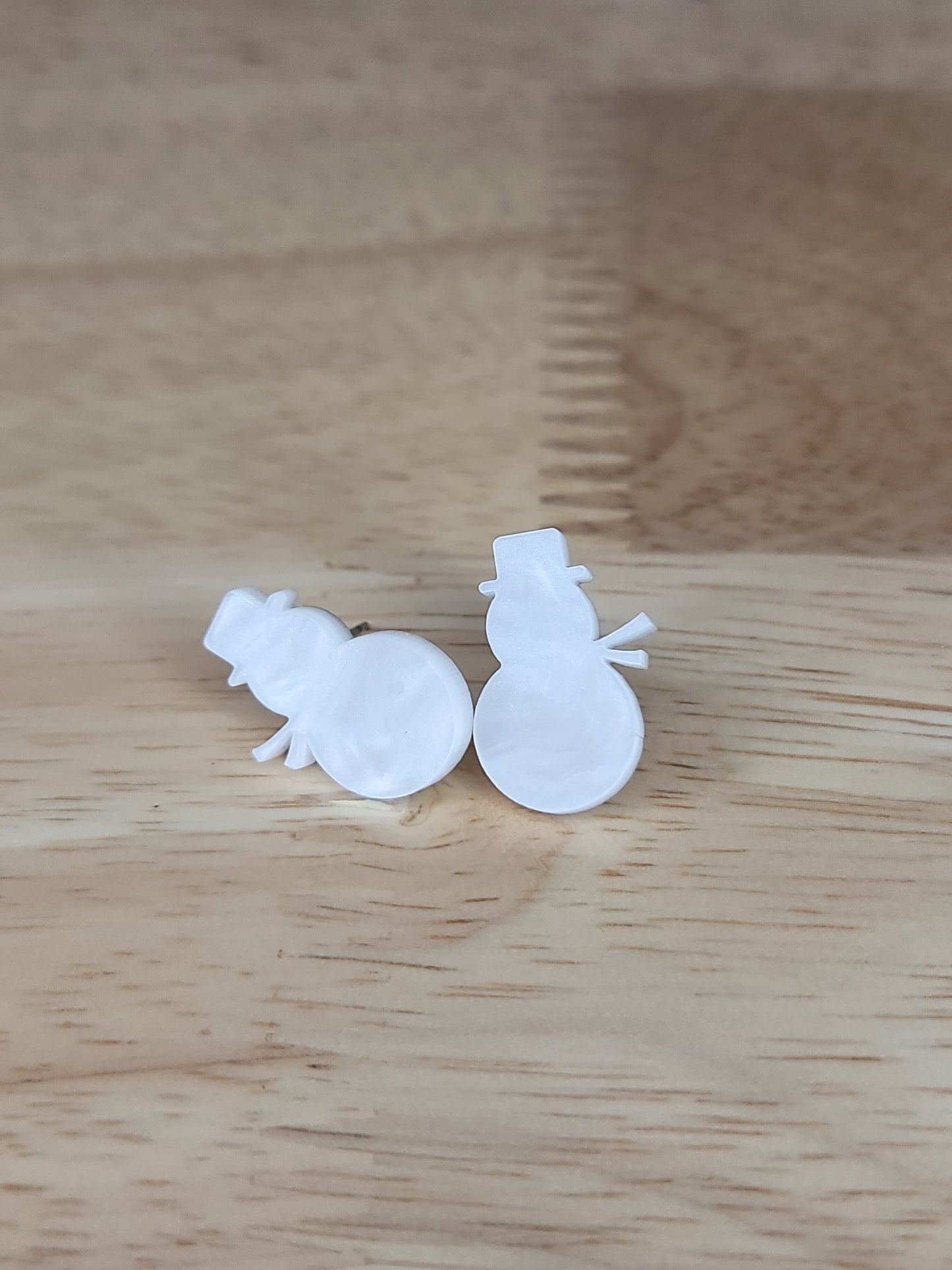 Snowman studs