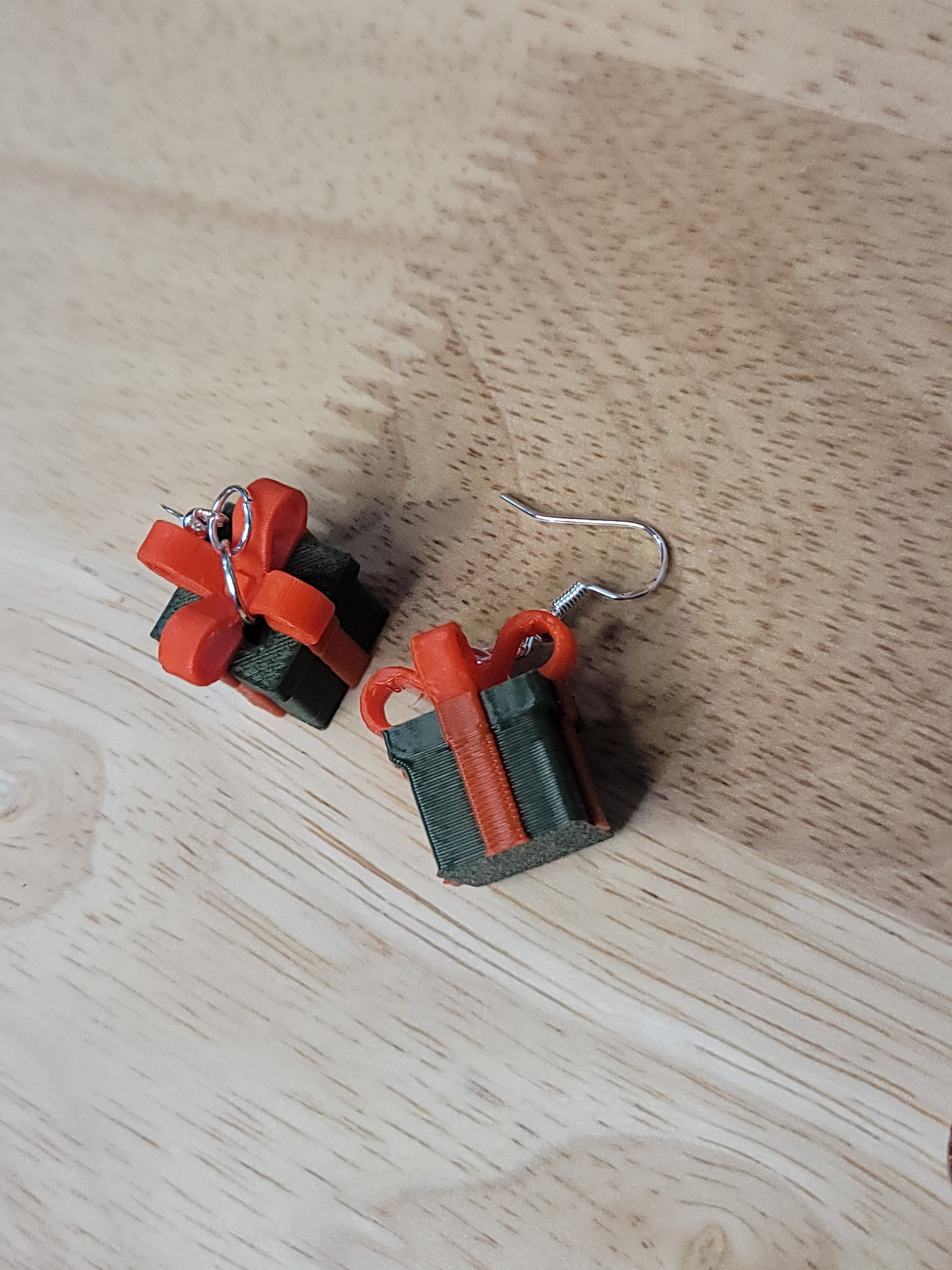 Gift wrapped presents (dark green)