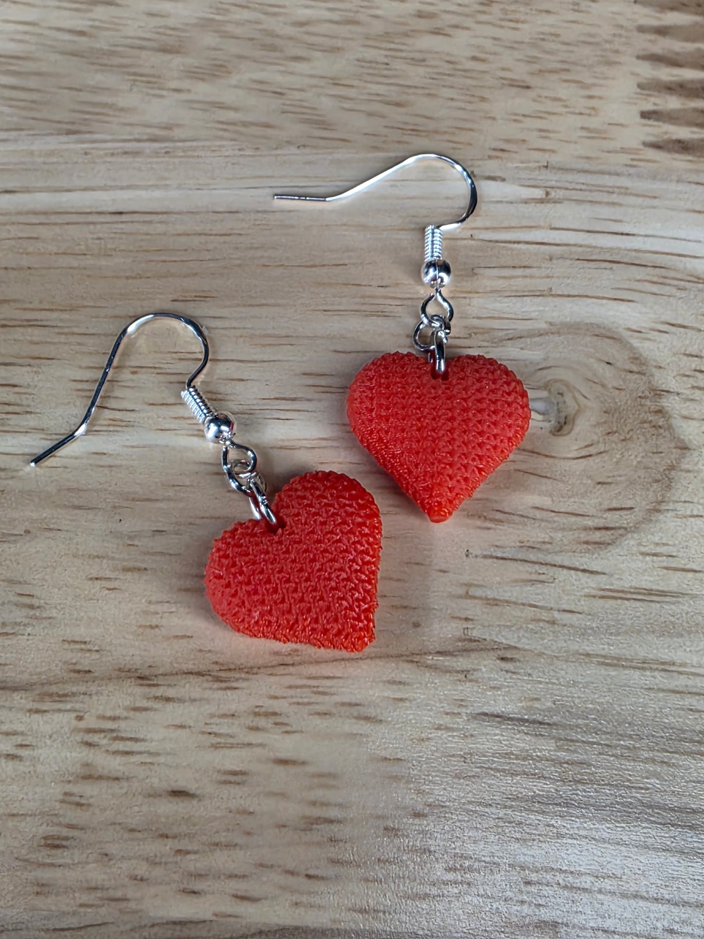 Knitted hearts (red)