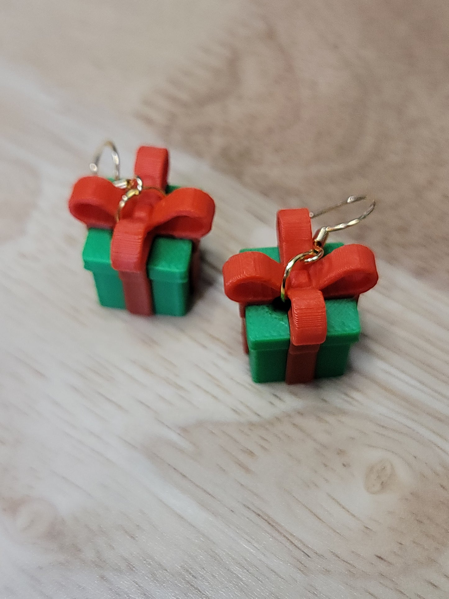 Gift wrapped presents (light green)