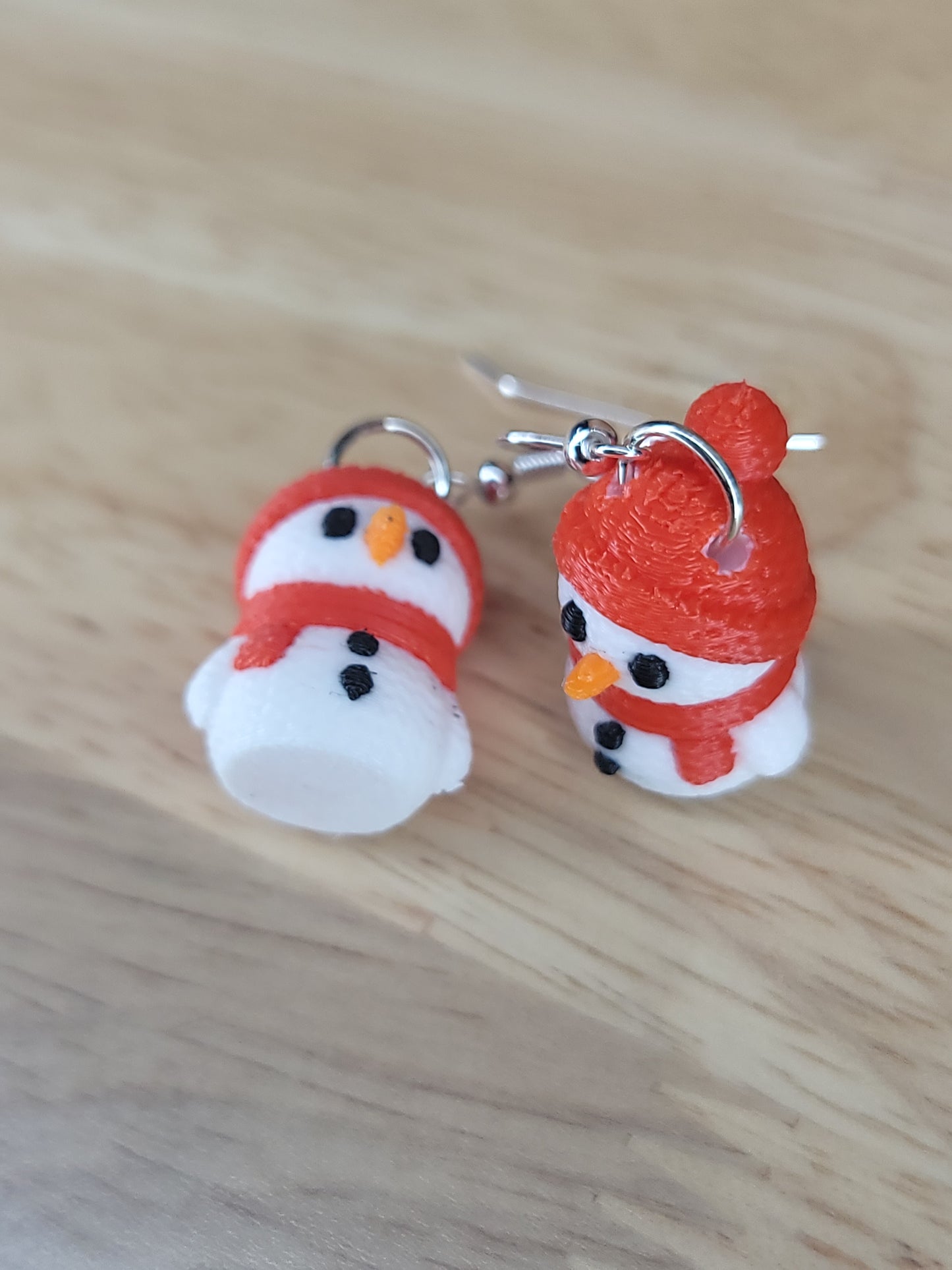 Knitted snowman (red scarf)
