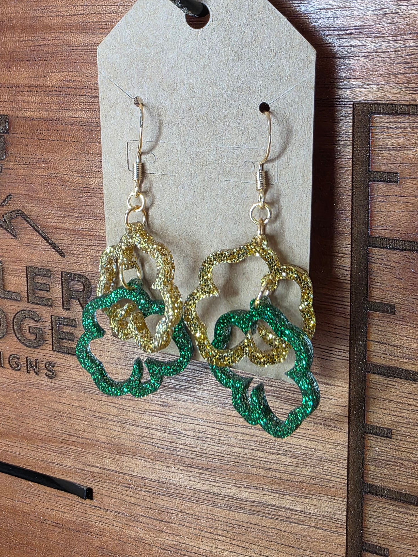 Linked Dark Green & Gold Shamrocks (2 variations)