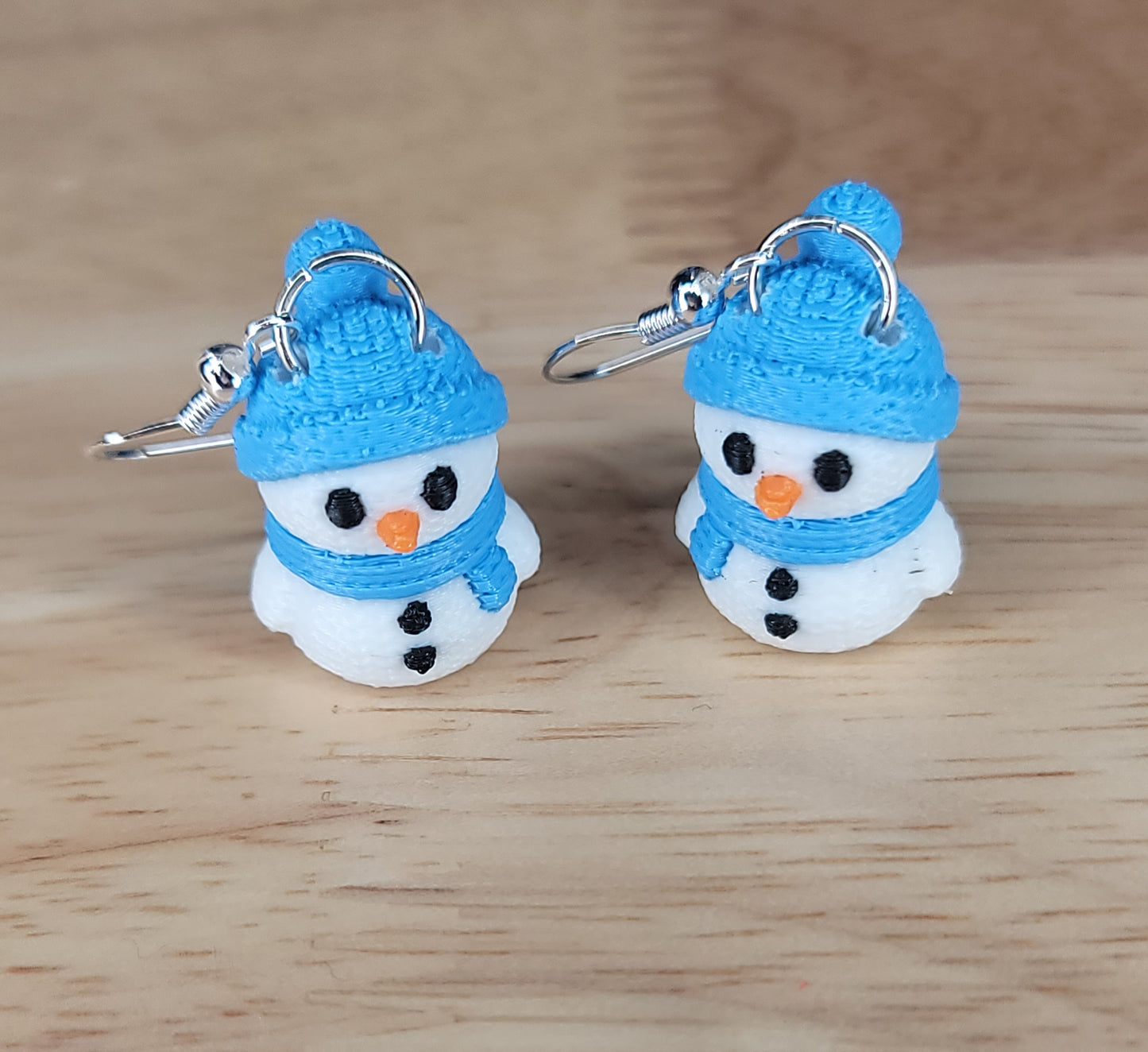 Knitted snowman (blue scarf)