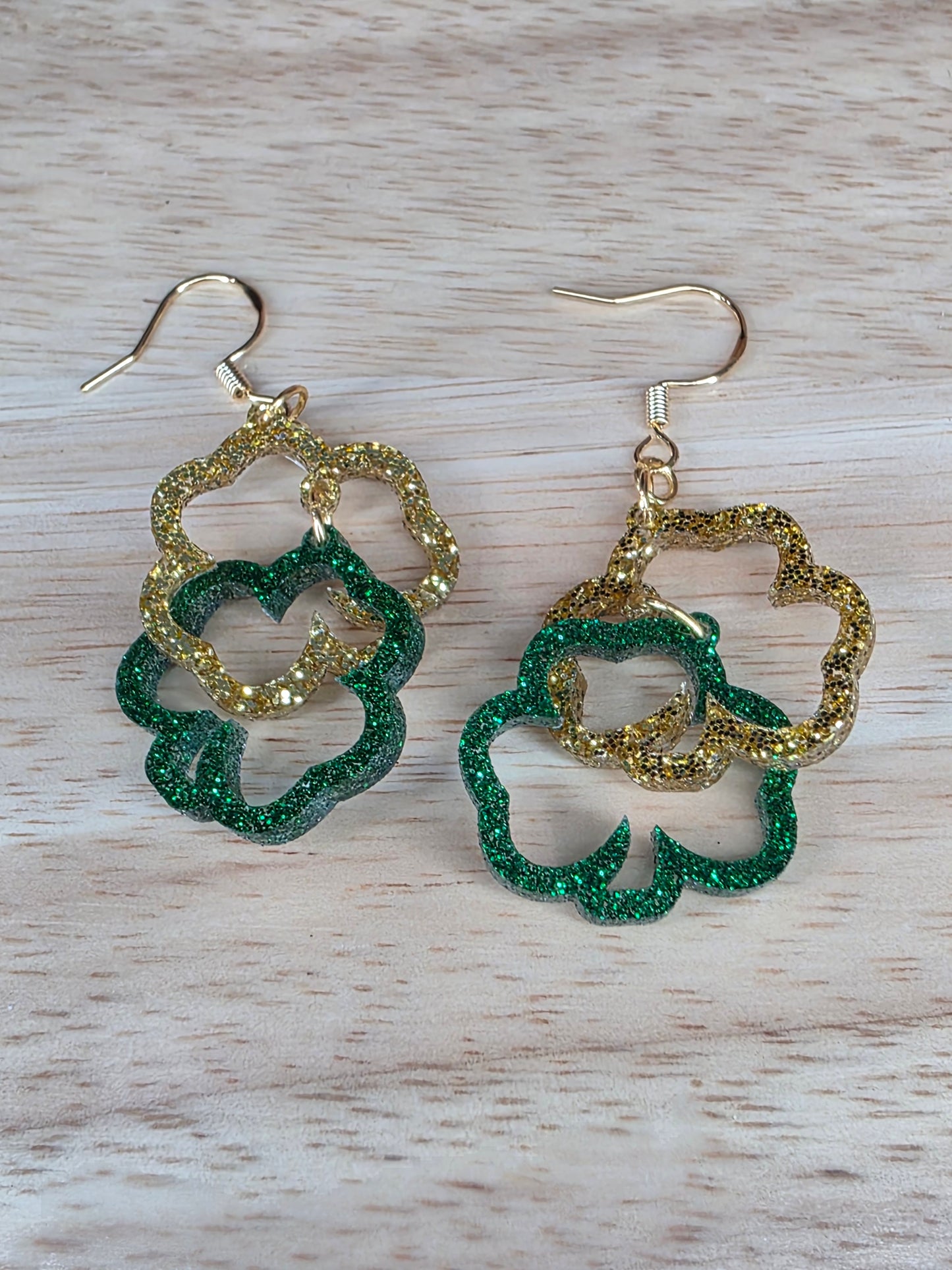 Linked Dark Green & Gold Shamrocks (2 variations)