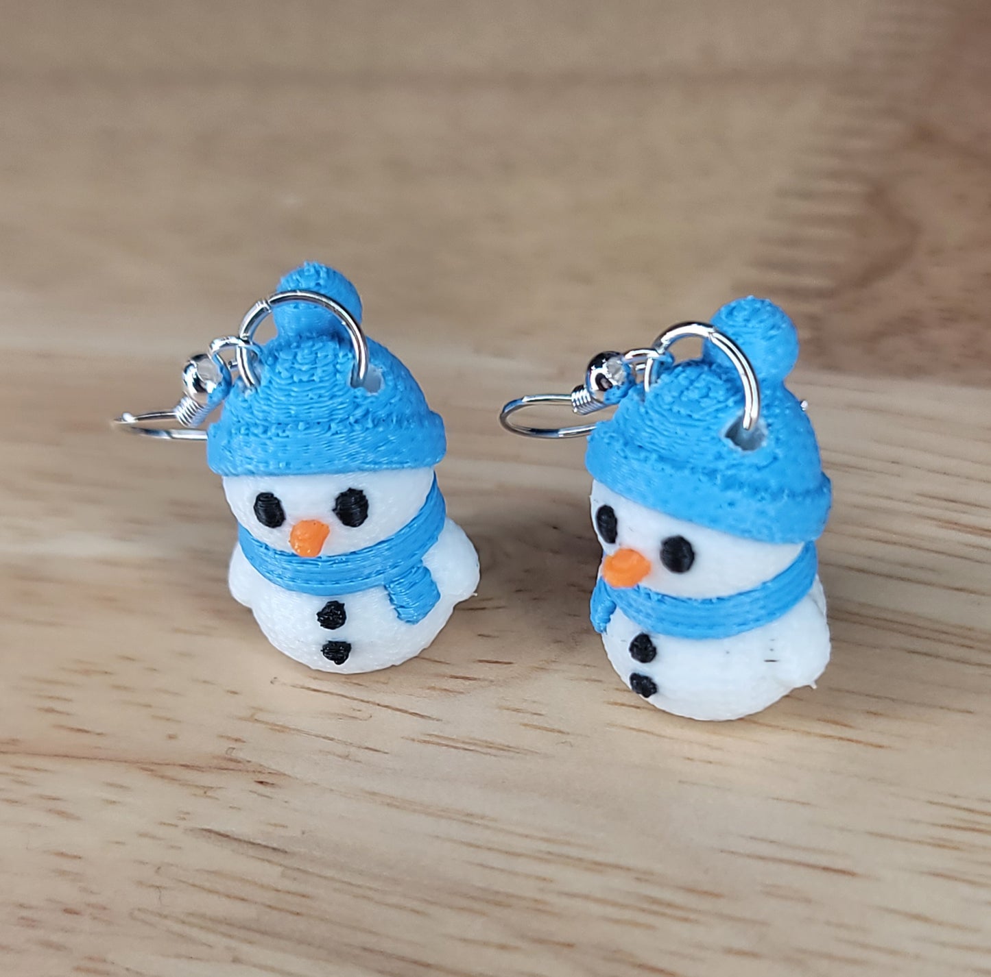 Knitted snowman (blue scarf)
