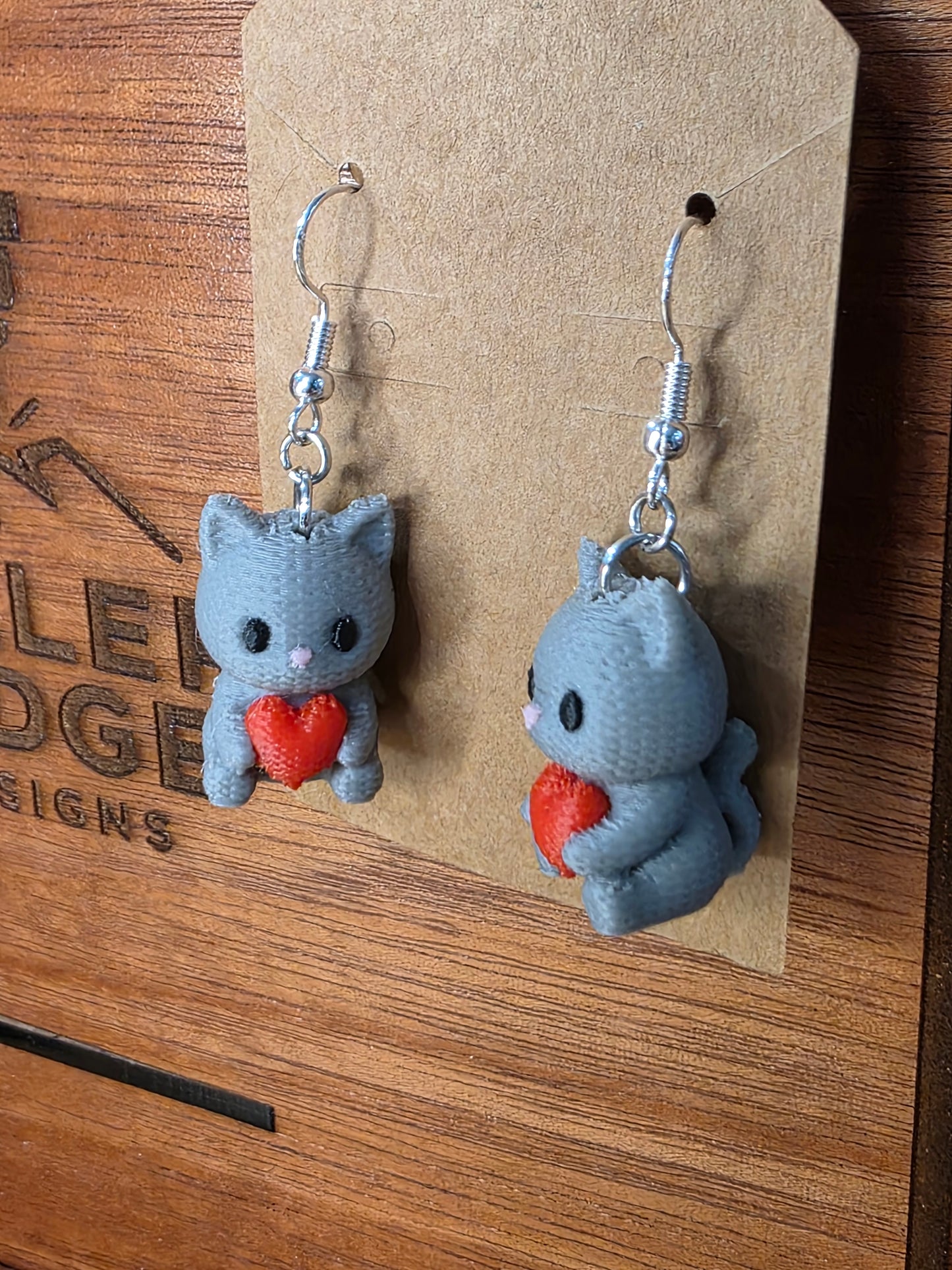 Knitted cat holding heart