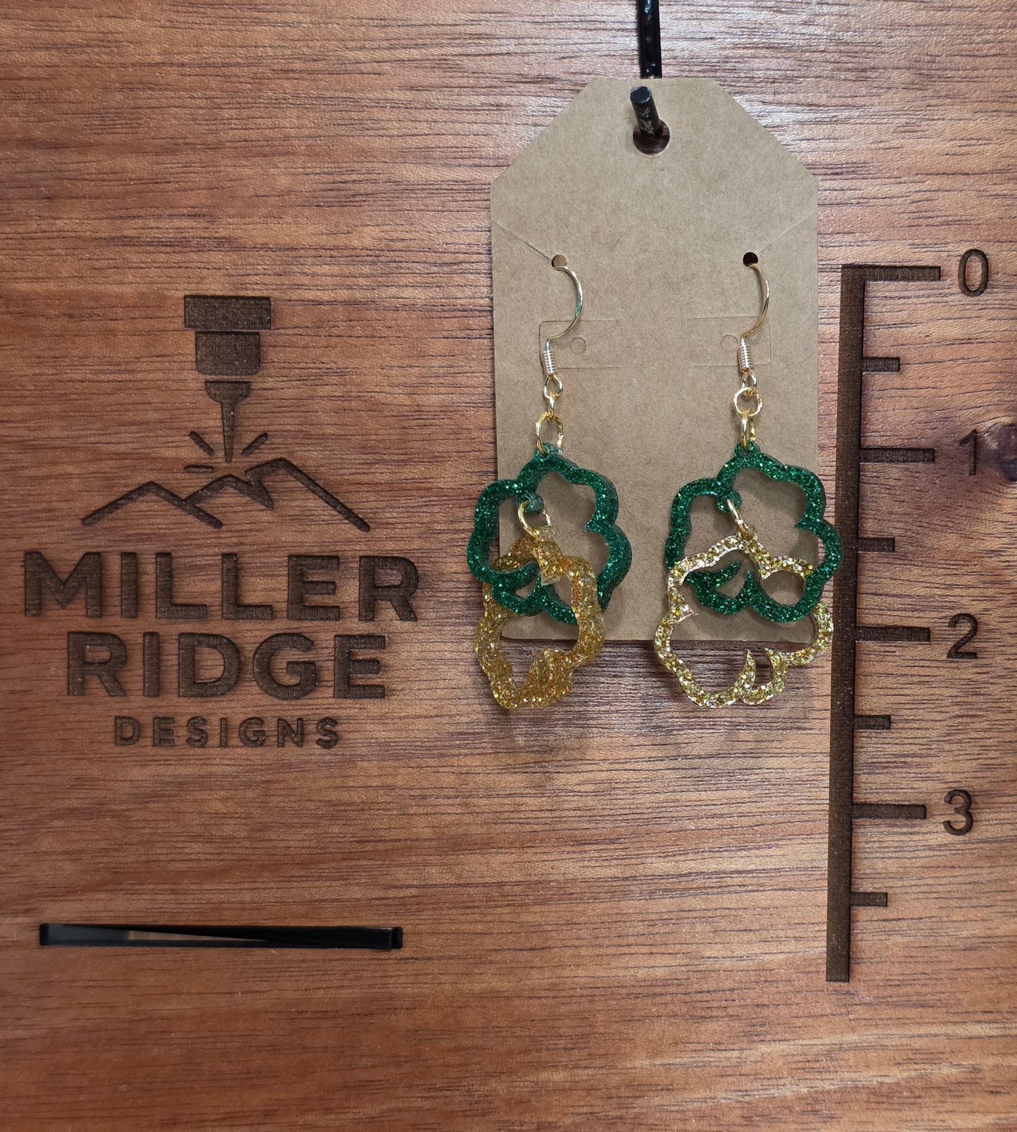 Linked Dark Green & Gold Shamrocks (2 variations)