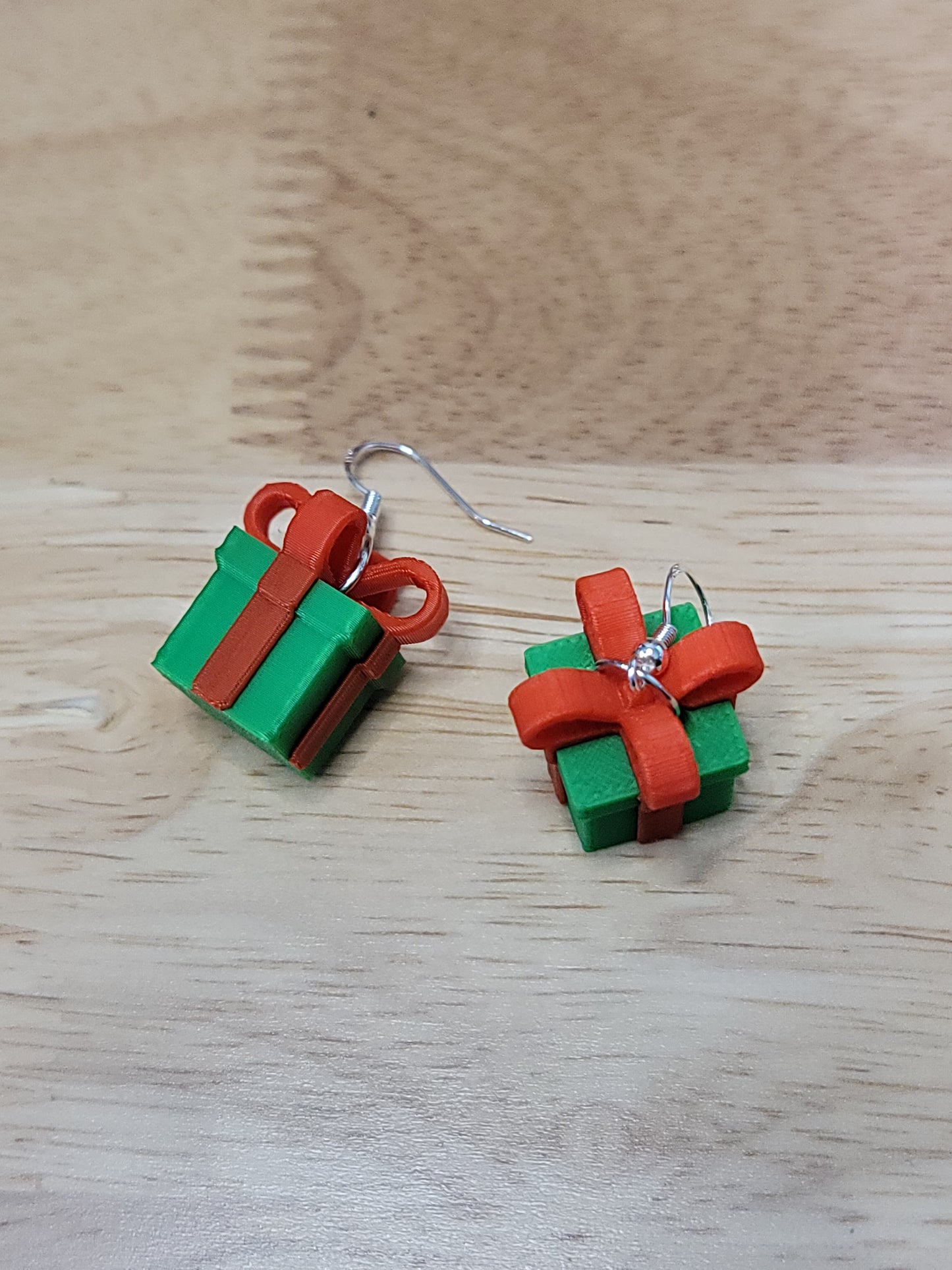 Gift wrapped presents (light green)