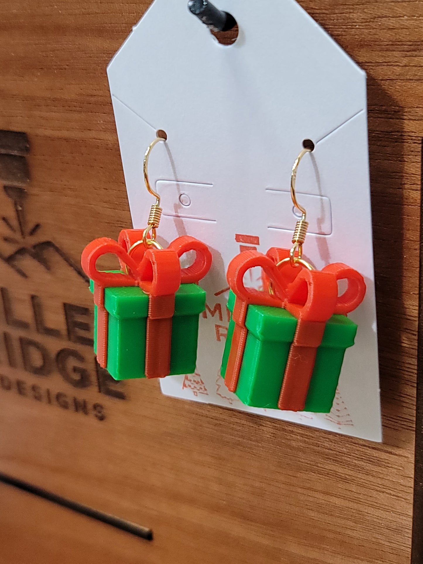 Gift wrapped presents (light green)