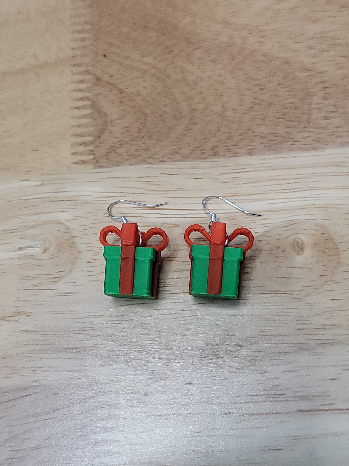 Gift wrapped presents (light green)
