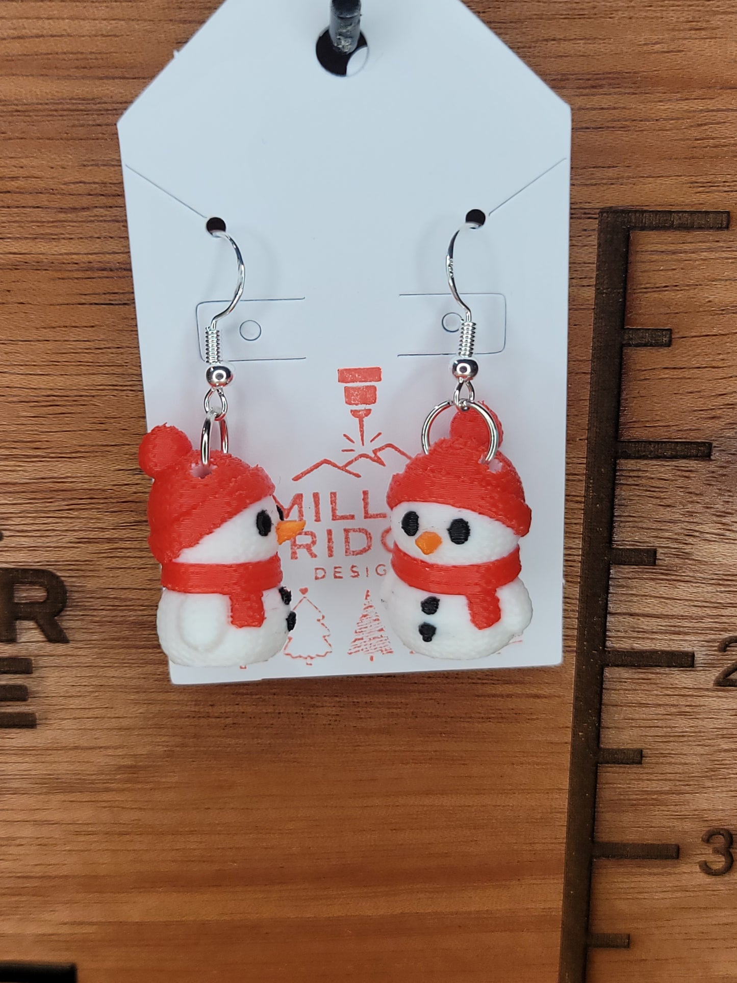 Knitted snowman (red scarf)