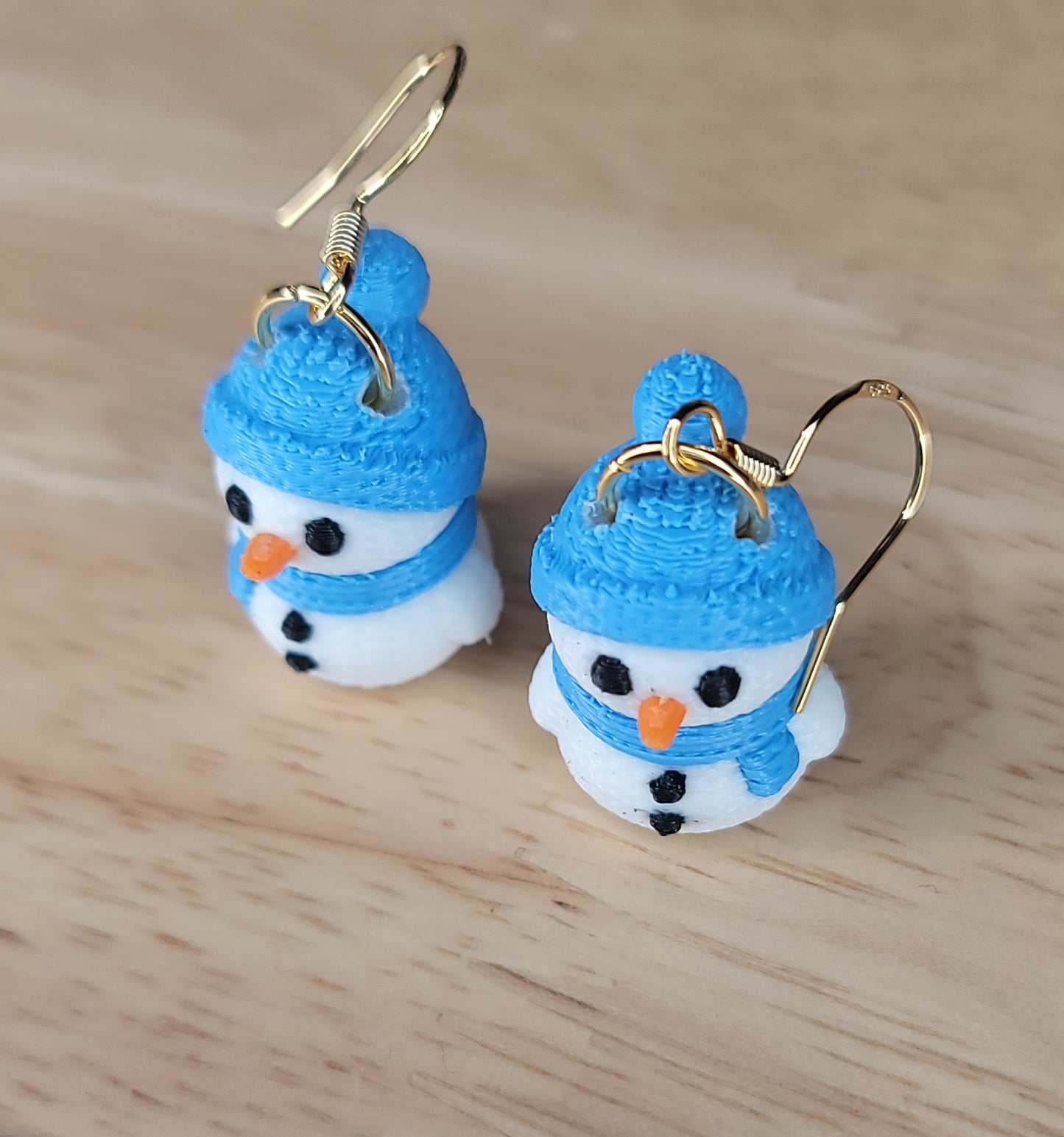 Knitted snowman (blue scarf)