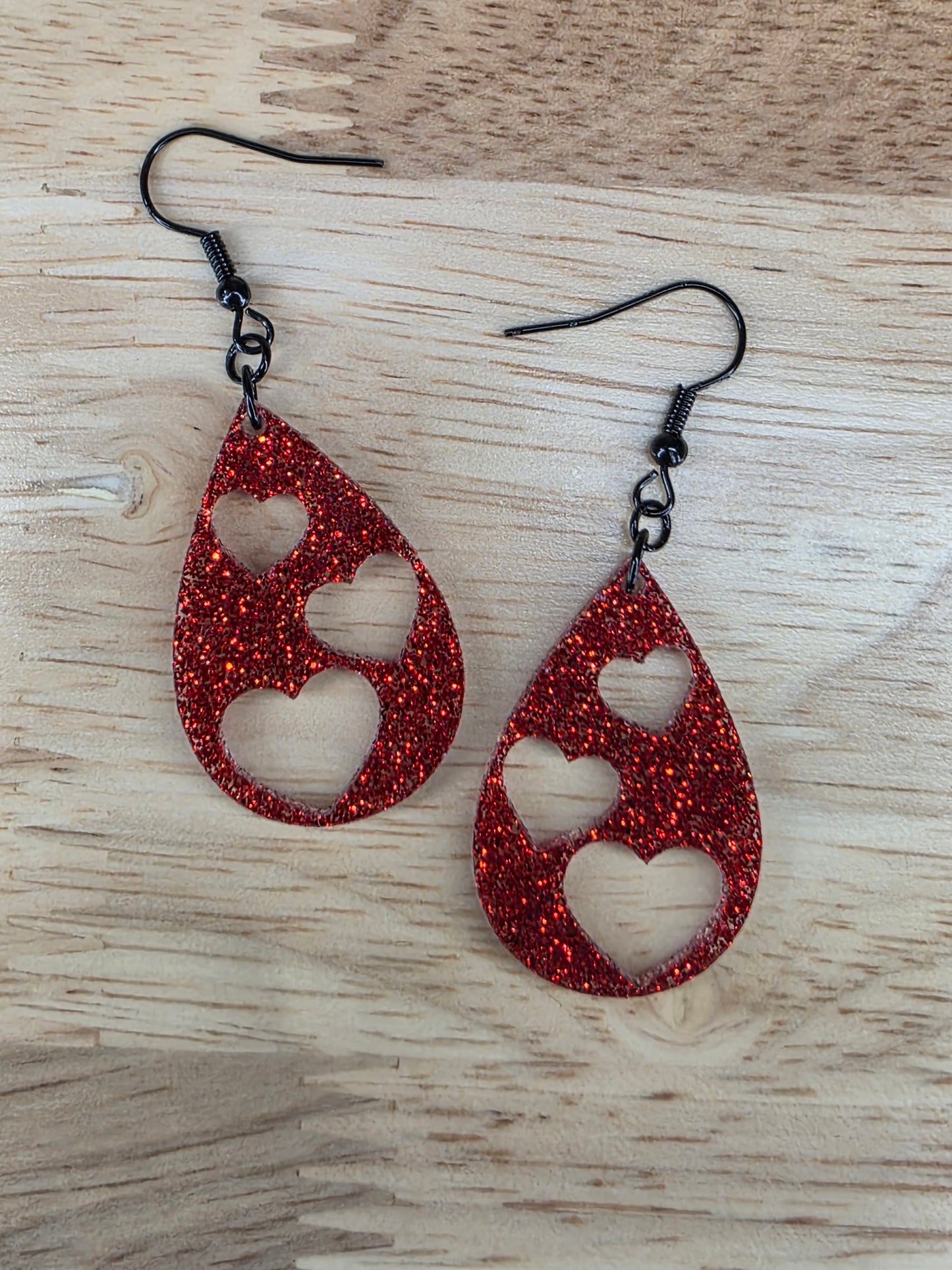 Triple heart-red glitter