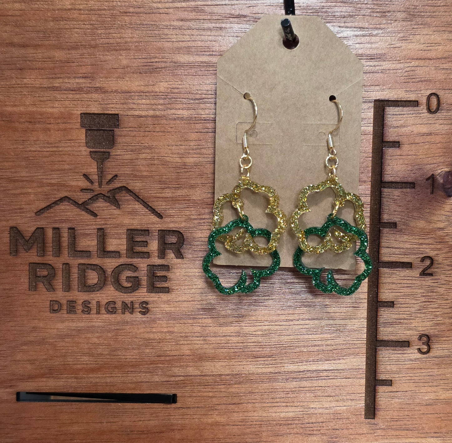 Linked Dark Green & Gold Shamrocks (2 variations)